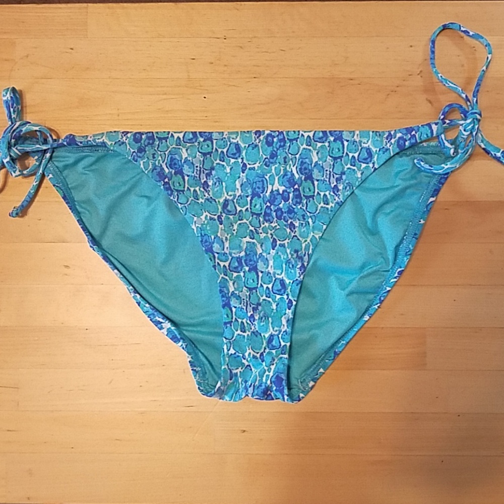 Blue & white snakeskin pattern bikini top